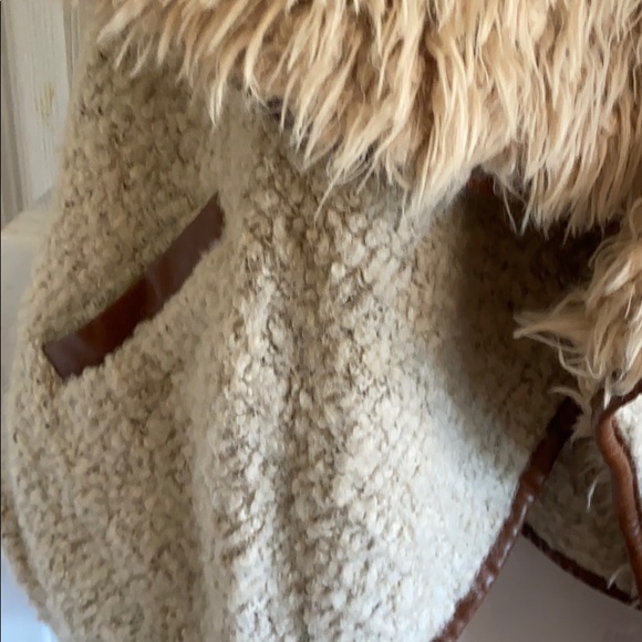 Staring at stars vest - Picture 3 of 9